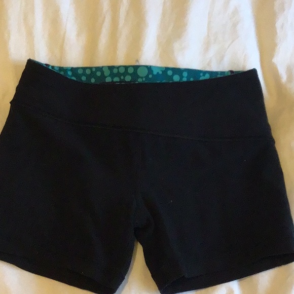 Reversible lululemon shorts - Picture 2 of 4
